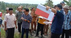 Sidang Lokasi Sengketa Tanah di Desa Karang Sari, Pengacara Tergugat Menilai Objek Tanahnya Tidak Re