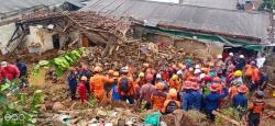 Tanah Longsor di Gang Barjo, Bogor Akibat Pelapukan Batuan