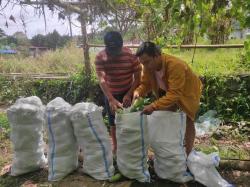 Bawa Buah Tangan Sayur Mayur Wujud Penghargaan Kontingen Sulut Kepada Masyarakat Papua