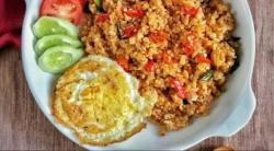 Nasi Goreng Udang Campur Bakso Bervariasi Telur, Lezat Sekaligus Bergizi