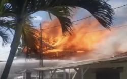 Lagi, Kebakaran Menimpa Sebuah Rumah Dekat Gudang Triplek yang Terbakar
