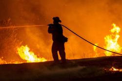 Diduga Korsleting Listrik, Rumah Dua Lantai di Cipatat KBB Ludes Terbakar
