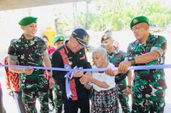 Saat Prajurit Yonzipur 18 Peduli dan Bangun Rumah Nenek Besie di Kupang