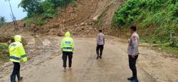 Jalan Trans Tertimbun Longsor, Polda Sulbar Keluarkan Himbauan