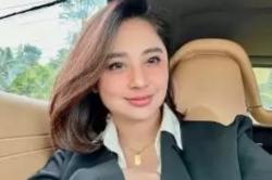 Tak Terima Dicibir Netizen, Dewi Perssik Buka Sayembara Rp100 Juta untuk Temukan Pelaku