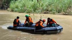 Asyik Bermain di Sungai, Bocah 10 Tahun Hilang Terbawa Arus