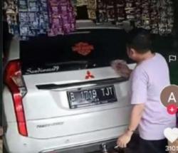 Viral di Medsos! Pemilik Warung Kecil Punya Pajero Sport, Diparkir bersama Dagangan