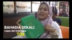 Bukan Bersedih, Perempuan Berjilbab Ini Malah Semringah Resmi Bercerai dari Suami