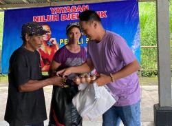 Bertrand Antolin dan Niluh Djelantik Beri Bantuan Korban Banjir Bandang dan Tanah Longsor di Bali