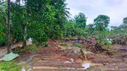 Banjir Bandang Terjang Makam Umum,  Kain Kafan Muncul, Kijing dan Jenazah Hilang