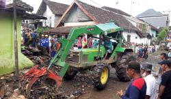 Banjir Bandang Hantam Kalibaru Banyuwangi, PTPN XII Gerak Cepat Turunkan Bantuan