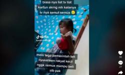 Viral Seorang Ibu Sedih Lihat Anaknya Tak Bisa Nonton di Tv : Pemerintah Nyusahkan Rakyat Kecil