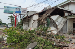 Diduga Sopir Bus Kurang Perhatikan Situasi, Rumah Warga di Bener Sragen Ditabrak