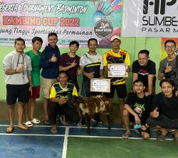 PB Bringka Flamboyan Juara Turnamen Badminton Ganda Putra Umum Menes Kambing CUP 2022