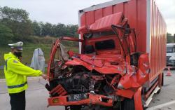 Truk Box Tabrak Kendaraan Lain di Tol Cipali Sopir Truk Tewas, Penyebabnya Gegara  ini