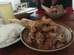 Kuliner Blitar, Sensasi Balungan Kambing Pedas Mbok Seh