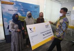 Resmikan KCP Jakarta Thamrin, Bank Mandiri Taspen Beri Santunan Kepada Pensiunan Janda TNI-Polri