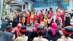 Kenalkan Budaya Banyumas, Mahasiswa Asing UMP Menari Lengger Bareng Warga Desa