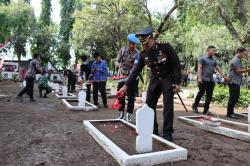 Kenang Jasa Pahlawan, Forkopimda Probolinggo Tabur Bunga di Makam Pahlawan