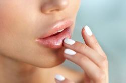Dear Girls, Begini Tips Pakai Lipgloss Agar Tak Terlihat Berminyak