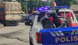 Diduga Rem Blong, Truk Bermuatan Plastik Seruduk 8 Motor di Banyumanik Semarang