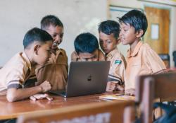 Pendidikan Masa Kini berbasis Teknologi