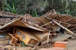 Hidup Sebatang Kara, Rumah Nenek Mar'ah Ambruk Berharap Ada Bantuan