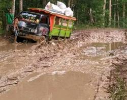 Terkait Jalan Rusak di Reok Barat, DPRD Sebut Rezim Hery-Heri Lakukan Pembohongan Publik