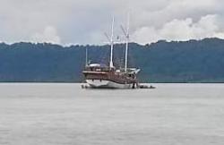 Breaking News! Bawa Wisatawan Mancanegara, Kapal Wisata LoB Leyla Kandas di Perairan Raja Ampat