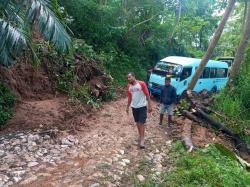 Ruas Jalan Benteng Jawa - Satar Teu Rusak Parah, Pemda Manggarai Timur Tutup Mata