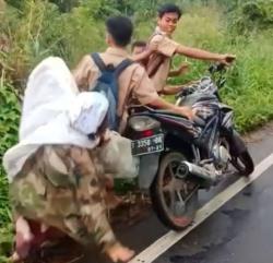 Astaga Video Pelajar Aniaya Nenek Viral Di Medsos