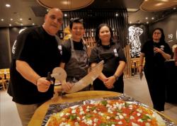 Dengan Konsep Dapur Terbuka, Gerai Pizza Kekinian dan Modern Ini Ada Sentuhan Seni sang Pendiri