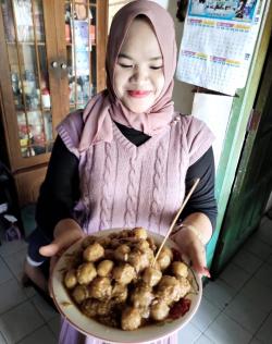 Bunda Bingung Mau Bikin Apa Untuk Keluarga di Weekend, Yuk Intip Bikin  Cilok Saus Kacang Yang Enak