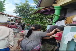 Jeritan Ibu-ibu Selamatkan Anak dari Reruntuhan Bangunan saat Gempa Bumi di Cianjur