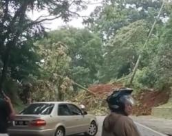 Usai Gempa, Jalan Ke Arah Cianjur Melalui Jalur Puncak Di Tutup Akibat Longsor