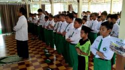 Ratusan Siswa MI Al-Falah Gelar Salat Ghoib Dan Donasi Untuk Korban Gempa Cianjur