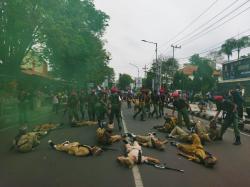 Peringati Tragedi Gerbong Maut, Pelajar di Bondowoso Lakukan Aksi Teatrikal Jalanan