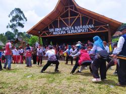 Jalan Sehat dan Permainan Tradisional Meriahkan HUT PGRI ke-77