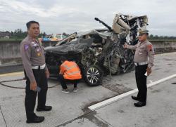 Minibus Seruduk Truk di Jalan Tol Boyolali, 3 Orang Meninggal Dunia