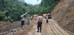 Hujan Deras, Badan Jalan Galus-Abdya Kembali Tertimbun Longsor