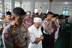 Polisi Aceh Barat Gelar Sholat Ghaib untuk Korban Gempa Cianjur