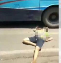 Sadis, Jatuh dari Motor Saat Dibonceng Suami, Perempuan di Pasuruan Tewas Terlindas Bus