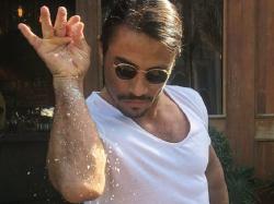 Kisah Inspiratif Chef Salt Bae, Tukang Daging yang  Kini Jadi Miliarder