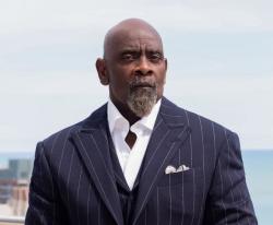 Inspiratif, Kisah Sukses Chris Gardner Mantan Gelandangan yang Jadi Miliarder