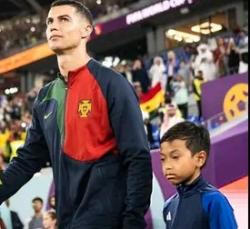 Senyum Cristiano Ronaldo Menggandeng Bocah Player Escort Asal Sukoharjo Jawa Tengah