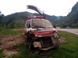 Lakalantas di Mambi, Truk VS Ambulans Perindo, Keduanya Rusak Parah