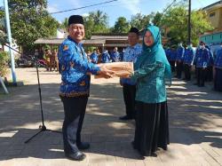 Peringati HUT KORPRI! Gerbang Mas Pulosari Pandeglang, Bagikan Paket Bantuan Stunting