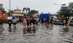 Banjir Rob Rendam Pelabuhan Tanjung Emas Semarang, Sejumlah Ruas Jalan Macet