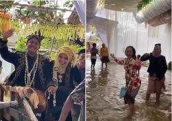 Gegara Banjir, Pasangan Pengantin Ini Akhirnya ke Pesta Pernikahan Naik Gerobak Barang