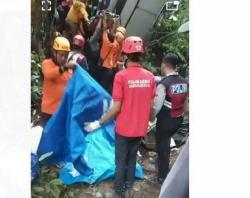 Bus Pariwisata Plat H Masuk Jurang di Sarangan, 7 Penumpang Tewas